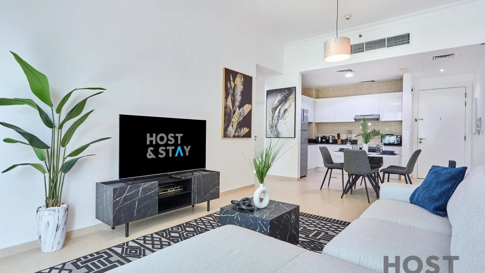 Stylish Renovated 1-Bedroom In Mayfair Residency Dubai